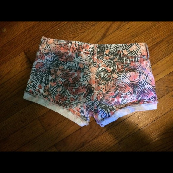 Guess shorts - Picture 2 of 2